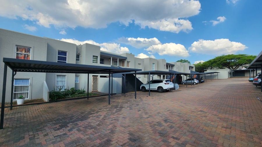 2 Bedroom Property for Sale in Constantia Kloof Gauteng