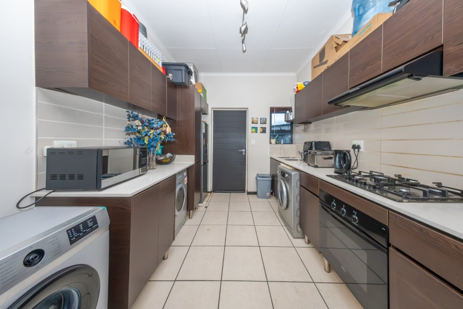 To Let 2 Bedroom Property for Rent in Greenstone Hill Gauteng