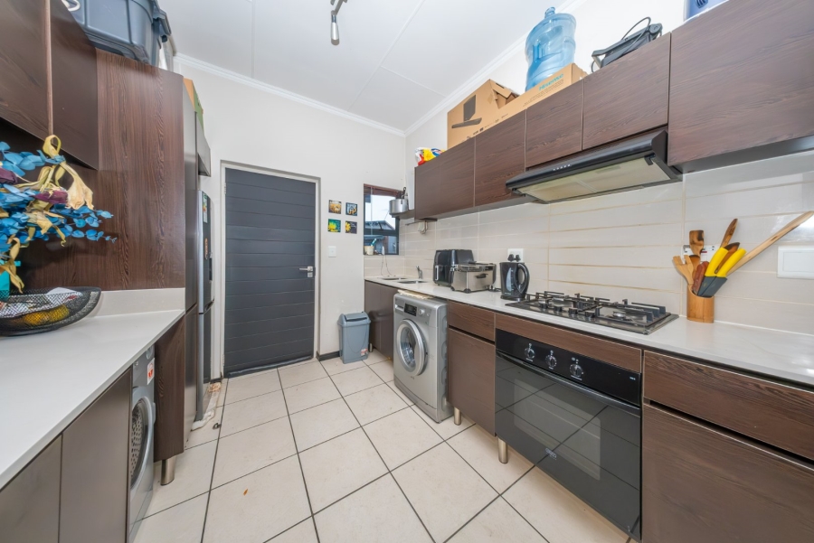 To Let 2 Bedroom Property for Rent in Greenstone Hill Gauteng