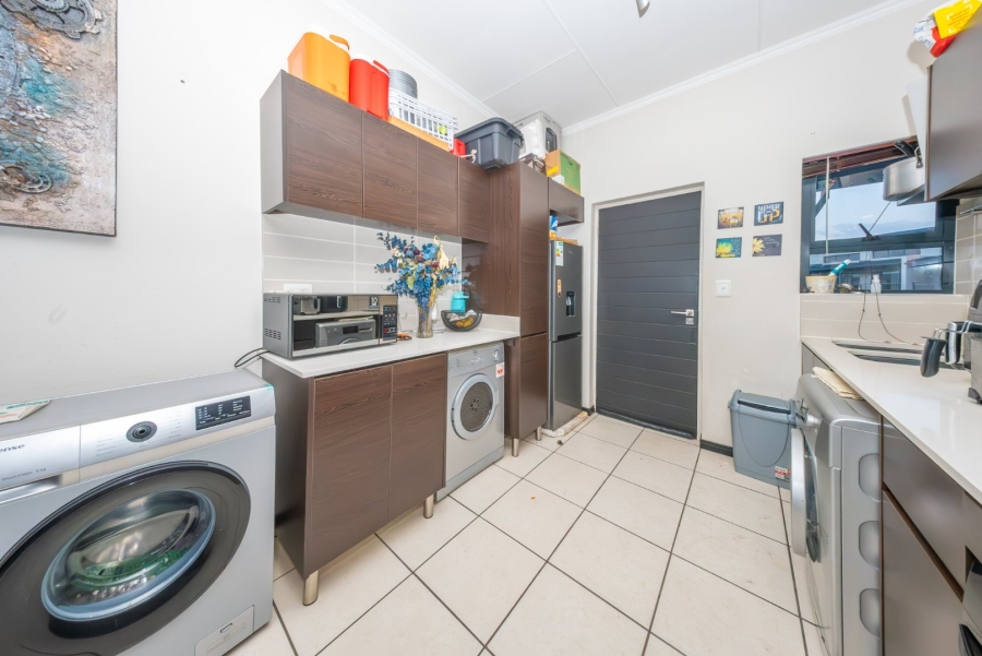 To Let 2 Bedroom Property for Rent in Greenstone Hill Gauteng