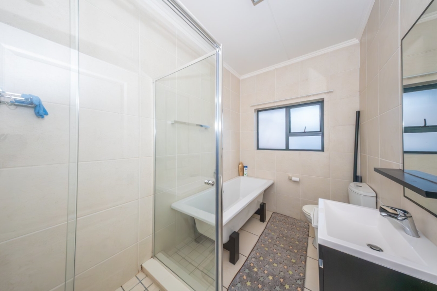 To Let 2 Bedroom Property for Rent in Greenstone Hill Gauteng