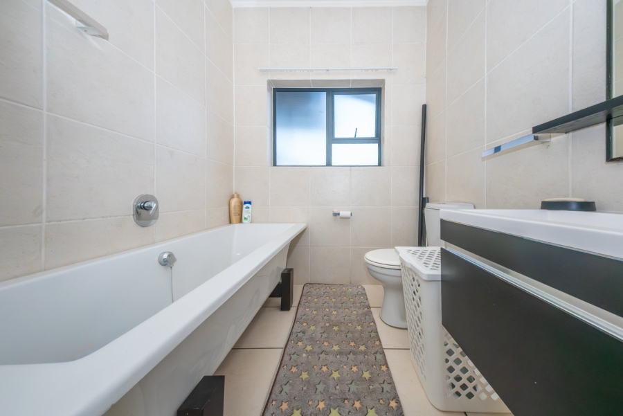 To Let 2 Bedroom Property for Rent in Greenstone Hill Gauteng