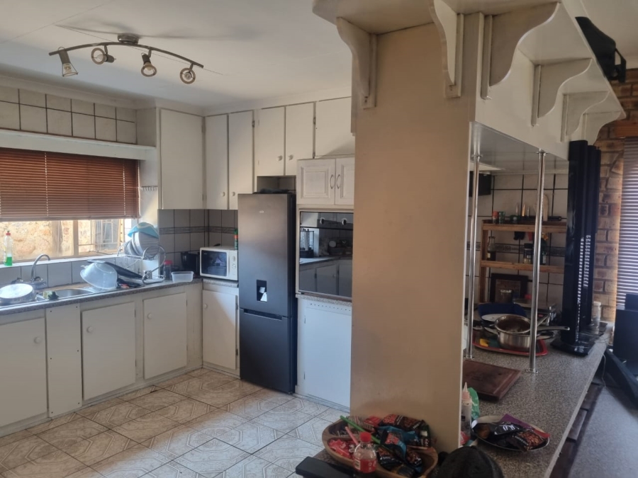 3 Bedroom Property for Sale in Vaaloewer Gauteng