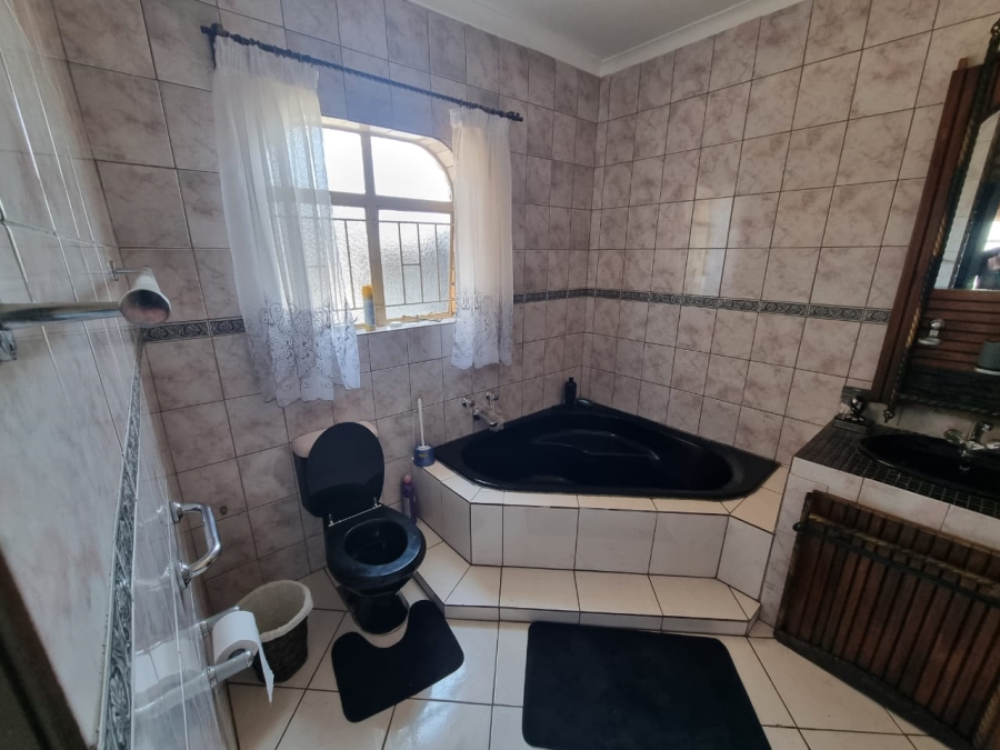 3 Bedroom Property for Sale in Vaaloewer Gauteng
