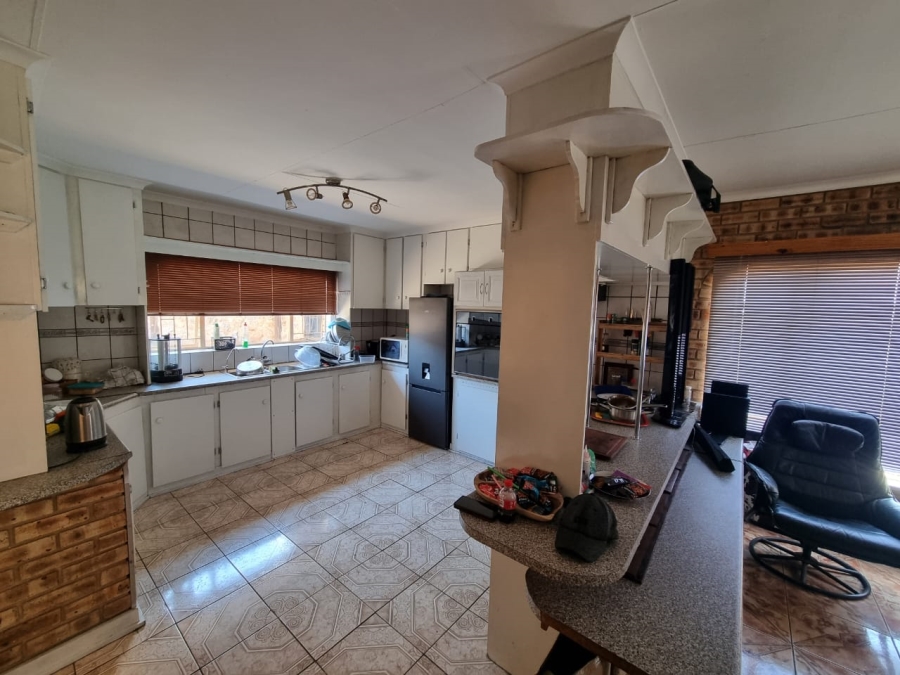 3 Bedroom Property for Sale in Vaaloewer Gauteng