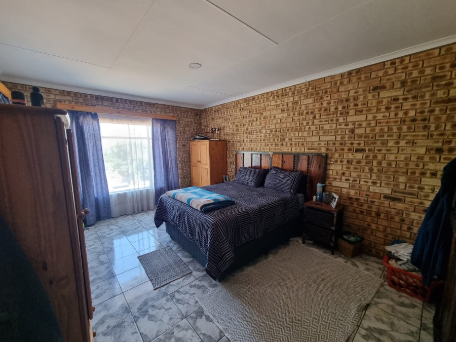 3 Bedroom Property for Sale in Vaaloewer Gauteng