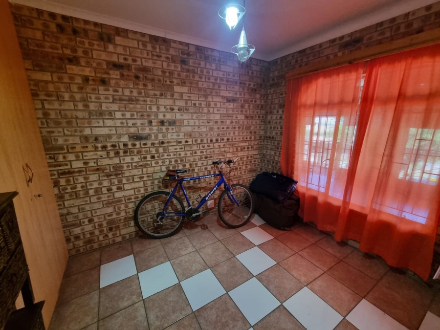 3 Bedroom Property for Sale in Vaaloewer Gauteng