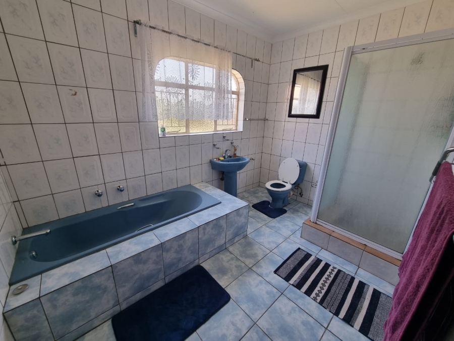 3 Bedroom Property for Sale in Vaaloewer Gauteng