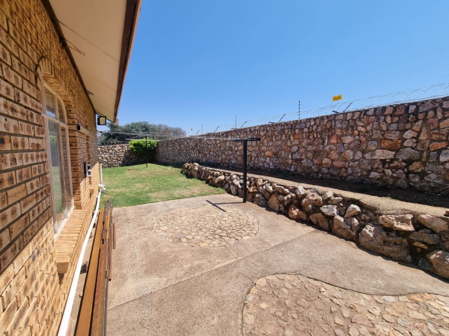 3 Bedroom Property for Sale in Vaaloewer Gauteng