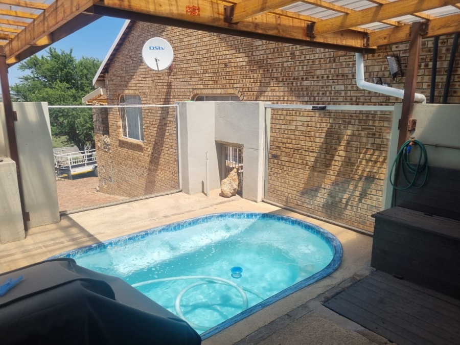 3 Bedroom Property for Sale in Vaaloewer Gauteng