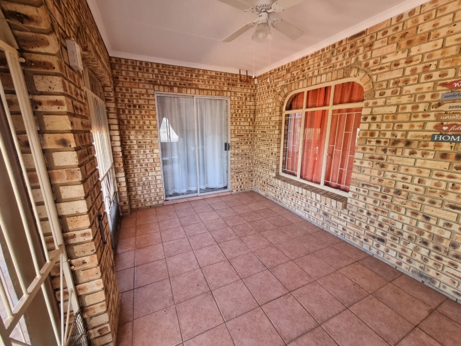 3 Bedroom Property for Sale in Vaaloewer Gauteng