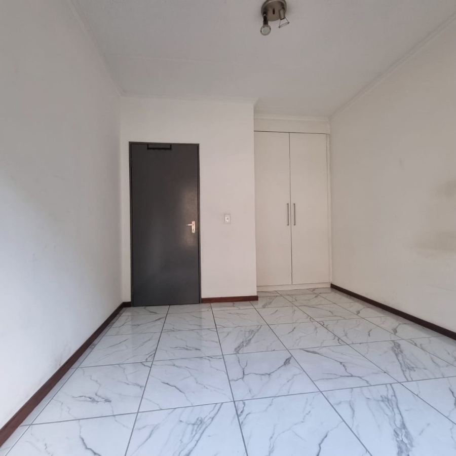 To Let 1 Bedroom Property for Rent in Beverley Gauteng