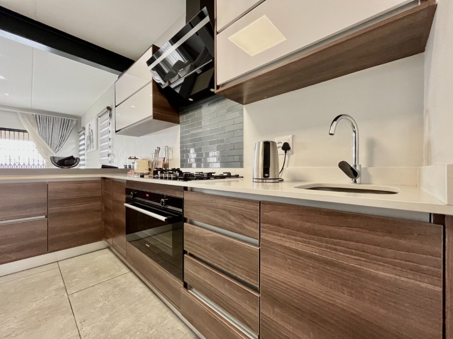 To Let 3 Bedroom Property for Rent in Crowthorne AH Gauteng