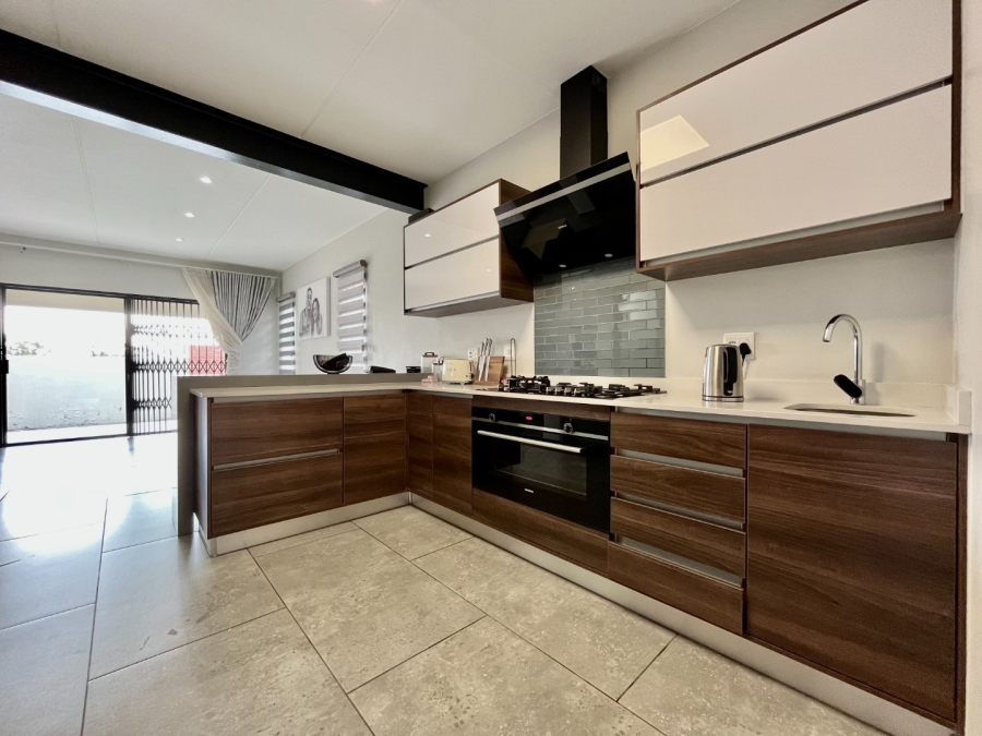 To Let 3 Bedroom Property for Rent in Crowthorne AH Gauteng
