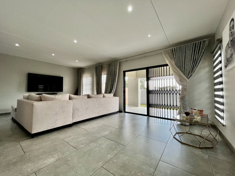 To Let 3 Bedroom Property for Rent in Crowthorne AH Gauteng