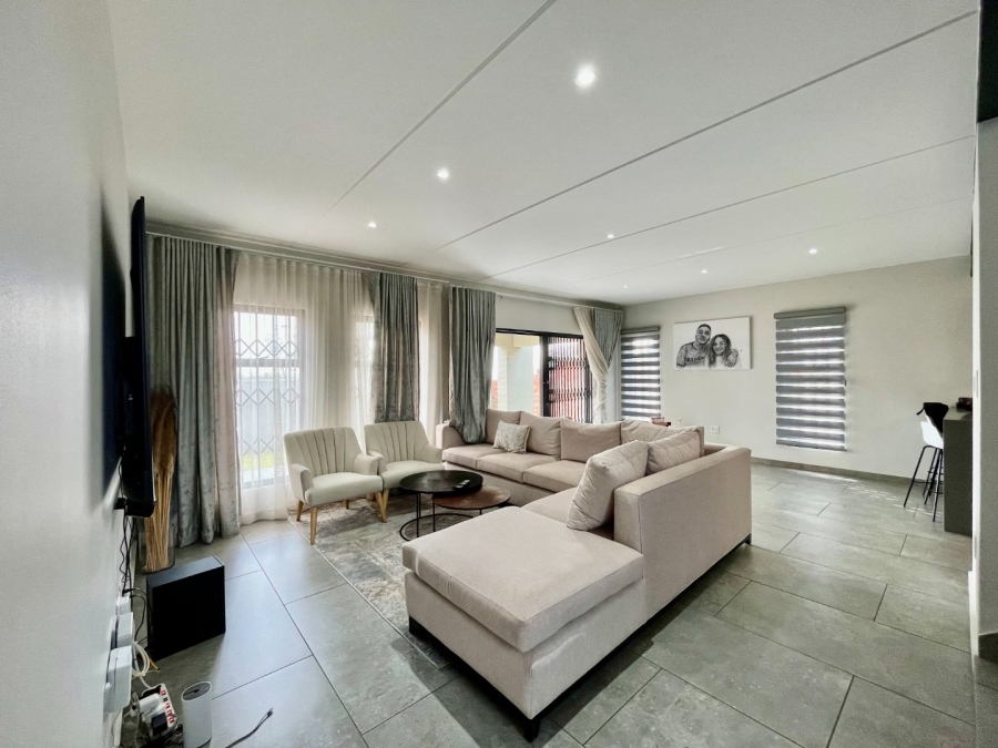 To Let 3 Bedroom Property for Rent in Crowthorne AH Gauteng