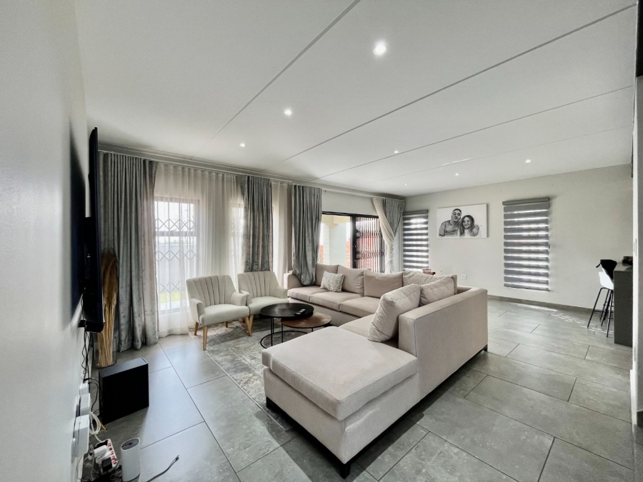 To Let 3 Bedroom Property for Rent in Crowthorne AH Gauteng