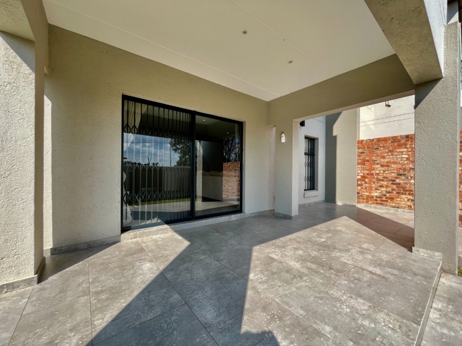 To Let 3 Bedroom Property for Rent in Crowthorne AH Gauteng