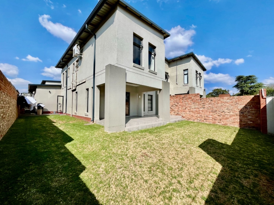 To Let 3 Bedroom Property for Rent in Crowthorne AH Gauteng