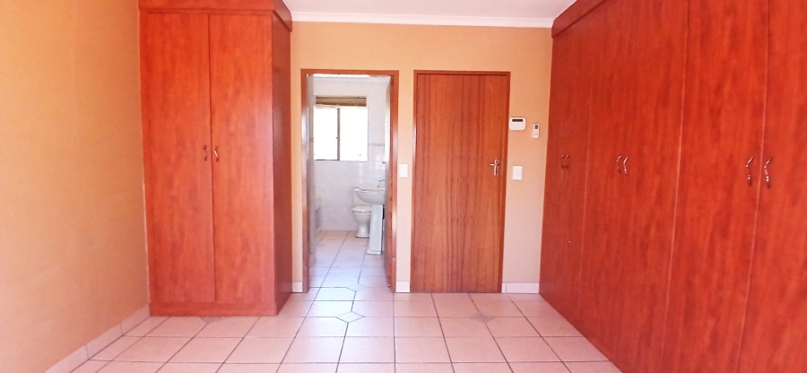 2 Bedroom Property for Sale in Heuweloord Gauteng