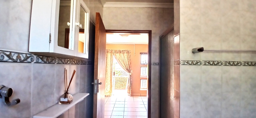 2 Bedroom Property for Sale in Heuweloord Gauteng