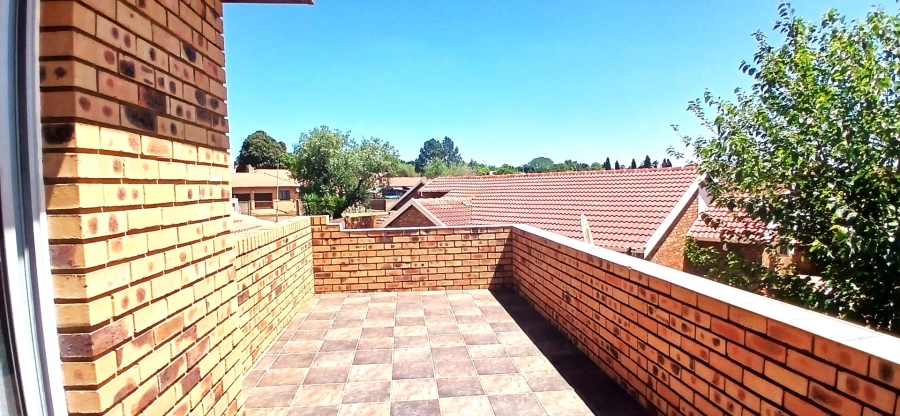2 Bedroom Property for Sale in Heuweloord Gauteng