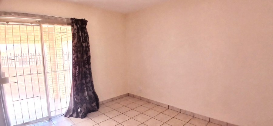 2 Bedroom Property for Sale in Heuweloord Gauteng