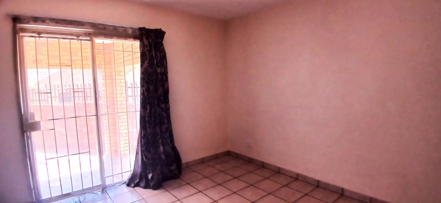 2 Bedroom Property for Sale in Heuweloord Gauteng