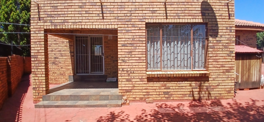2 Bedroom Property for Sale in Heuweloord Gauteng