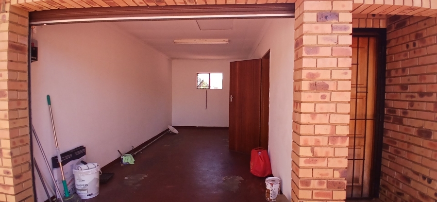 2 Bedroom Property for Sale in Heuweloord Gauteng