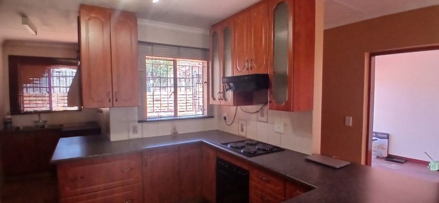 2 Bedroom Property for Sale in Heuweloord Gauteng