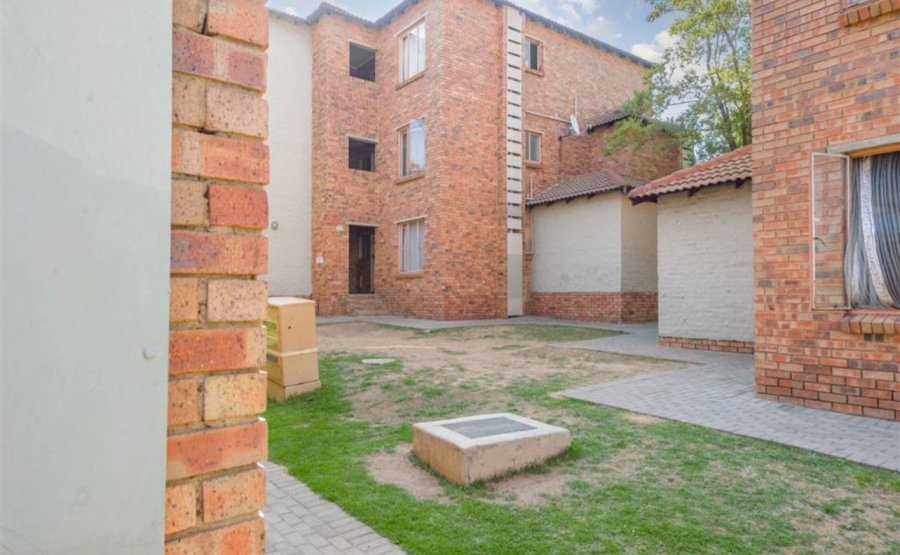 2 Bedroom Property for Sale in Birchleigh Gauteng