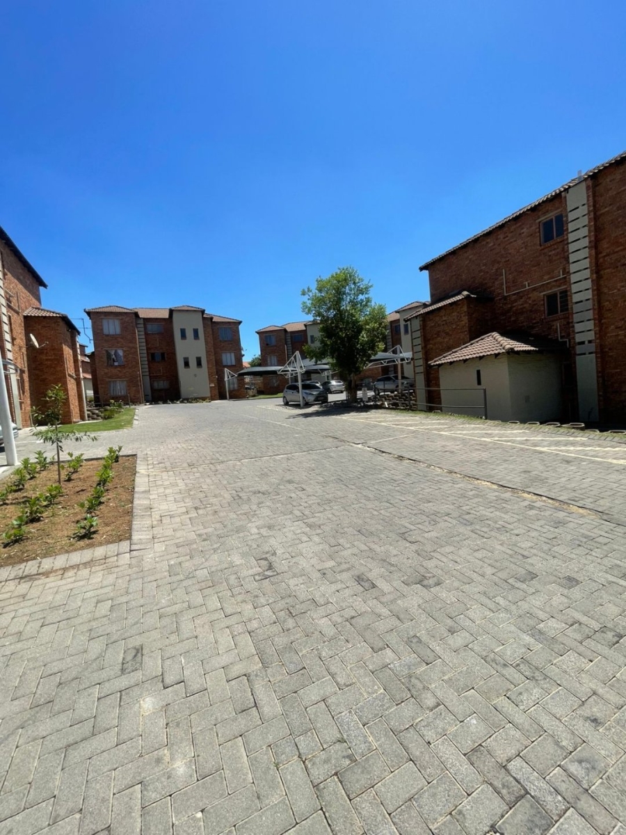 2 Bedroom Property for Sale in Birchleigh Gauteng