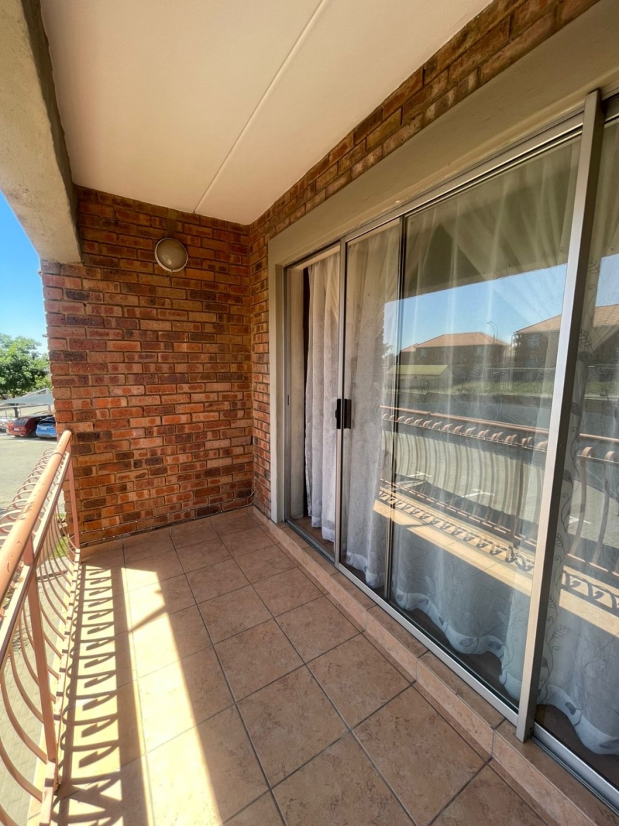 2 Bedroom Property for Sale in Birchleigh Gauteng