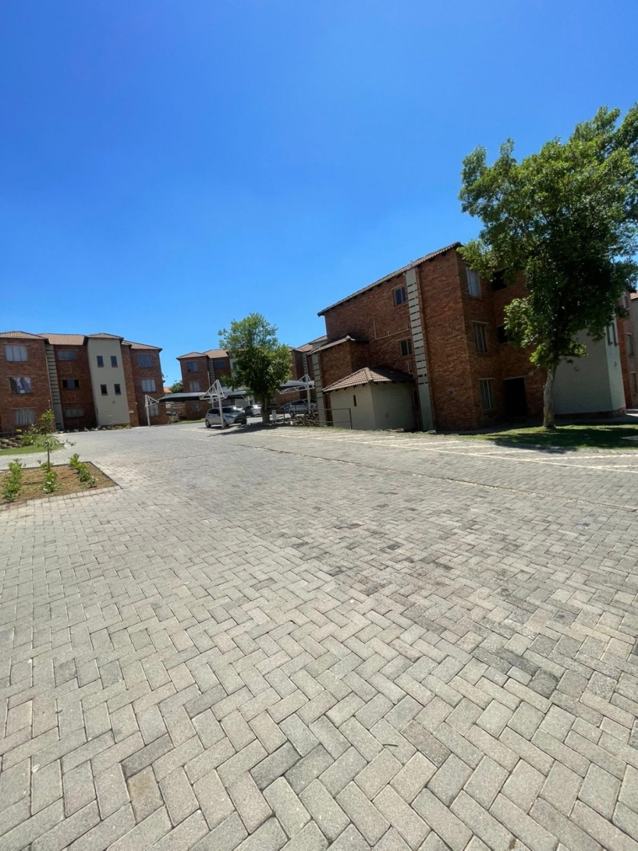 2 Bedroom Property for Sale in Birchleigh Gauteng
