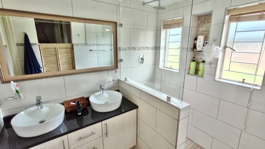 4 Bedroom Property for Sale in Vaal Marina Gauteng