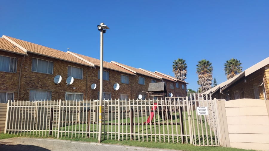 2 Bedroom Property for Sale in Birch Acres Gauteng