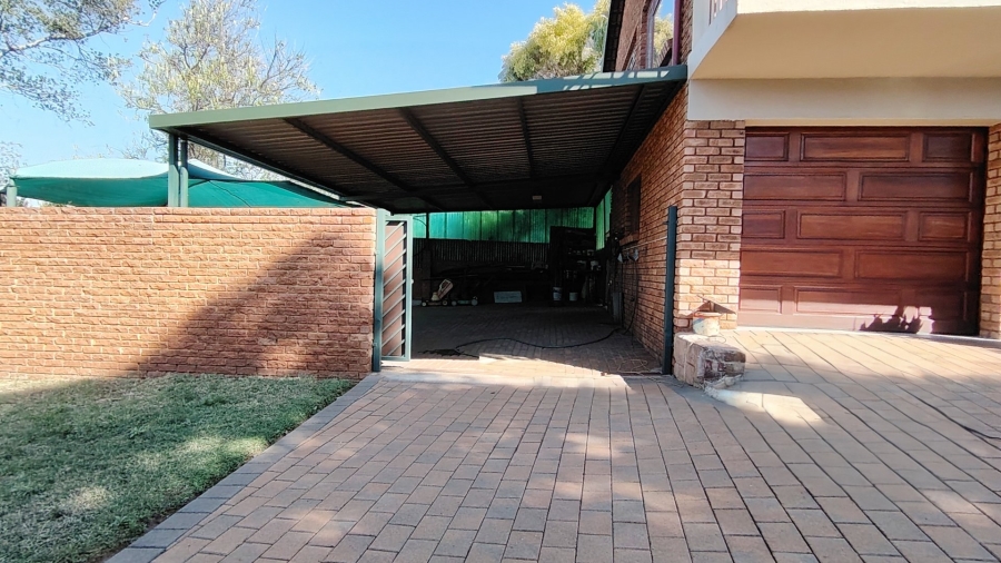 4 Bedroom Property for Sale in Zwartkop Gauteng