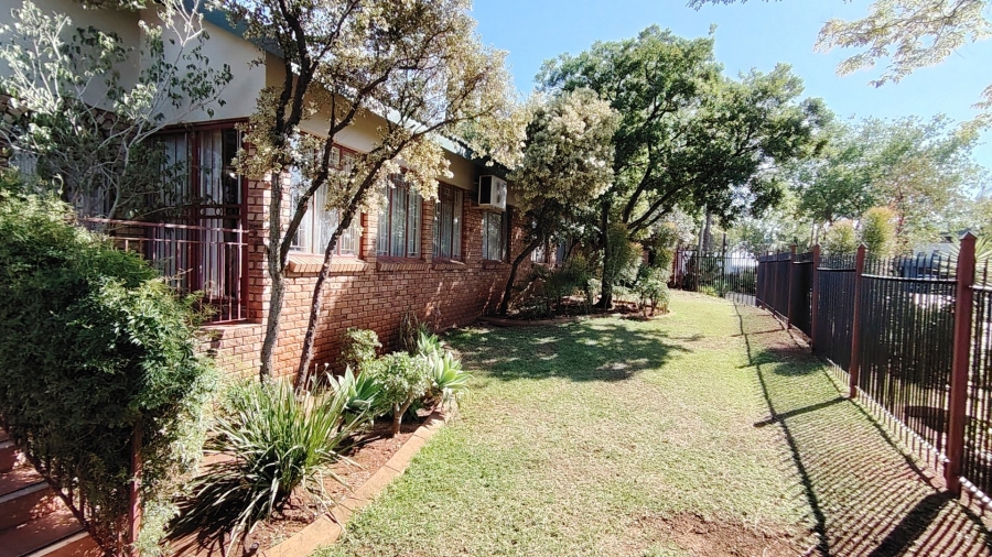 4 Bedroom Property for Sale in Zwartkop Gauteng