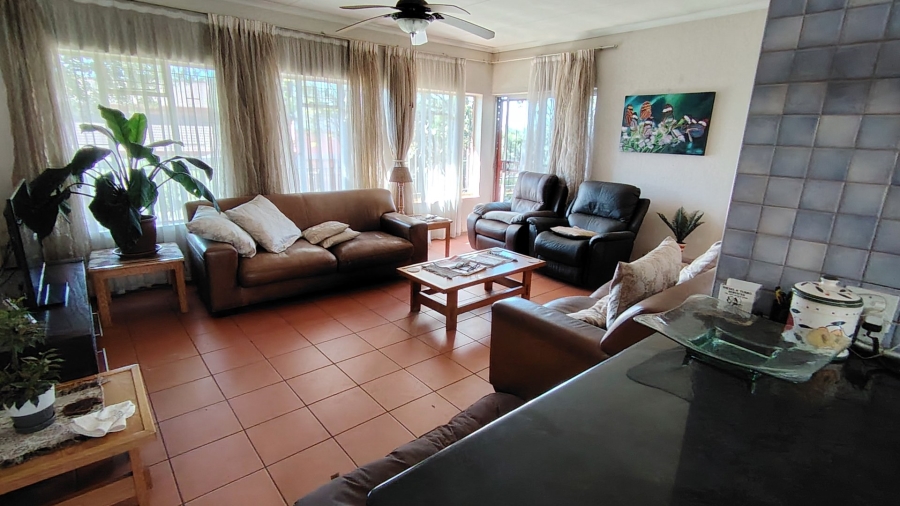 4 Bedroom Property for Sale in Zwartkop Gauteng