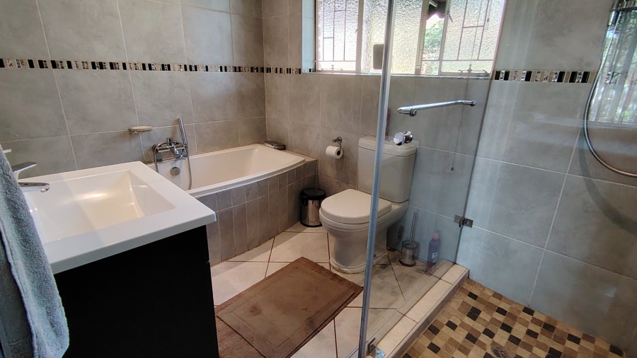 4 Bedroom Property for Sale in Zwartkop Gauteng