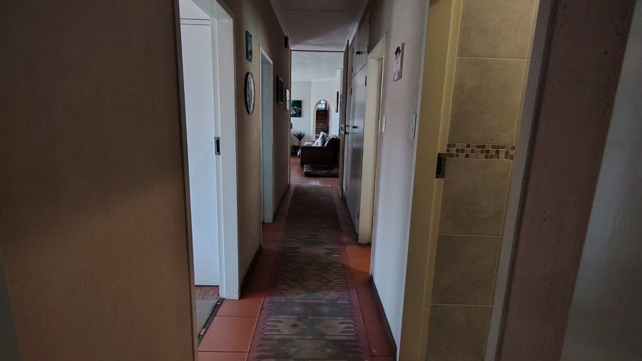 4 Bedroom Property for Sale in Zwartkop Gauteng