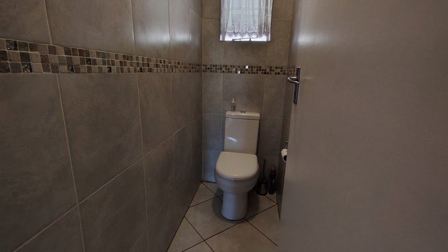 4 Bedroom Property for Sale in Zwartkop Gauteng