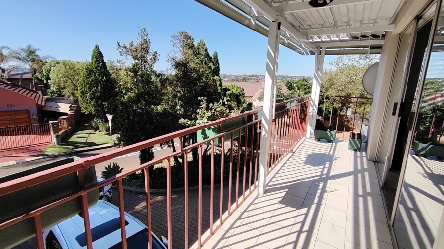 4 Bedroom Property for Sale in Zwartkop Gauteng