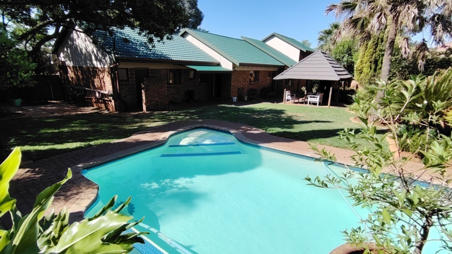 4 Bedroom Property for Sale in Zwartkop Gauteng