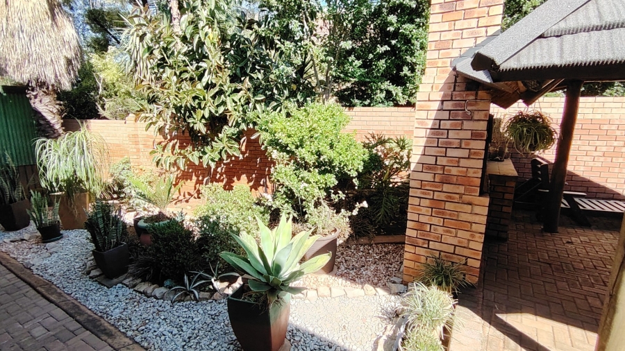 4 Bedroom Property for Sale in Zwartkop Gauteng