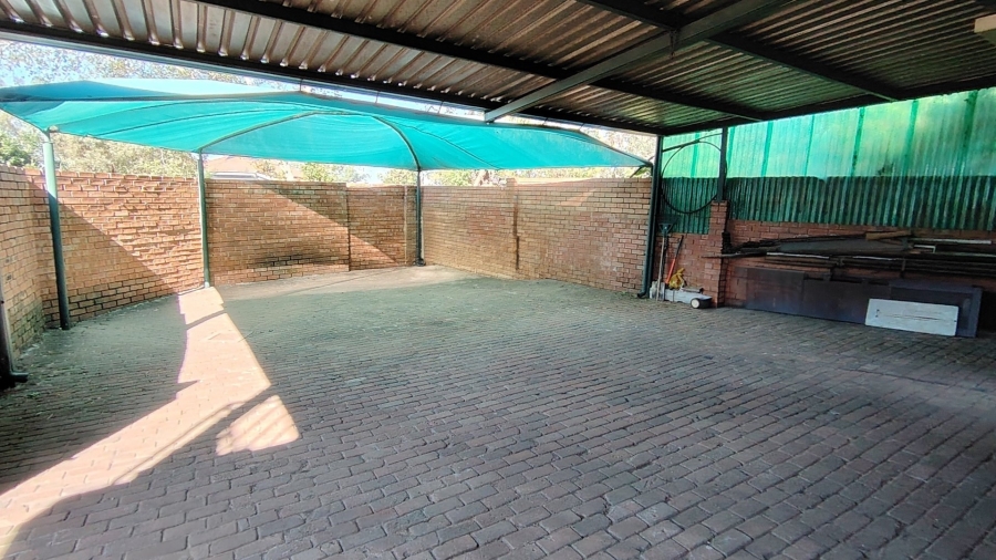 4 Bedroom Property for Sale in Zwartkop Gauteng