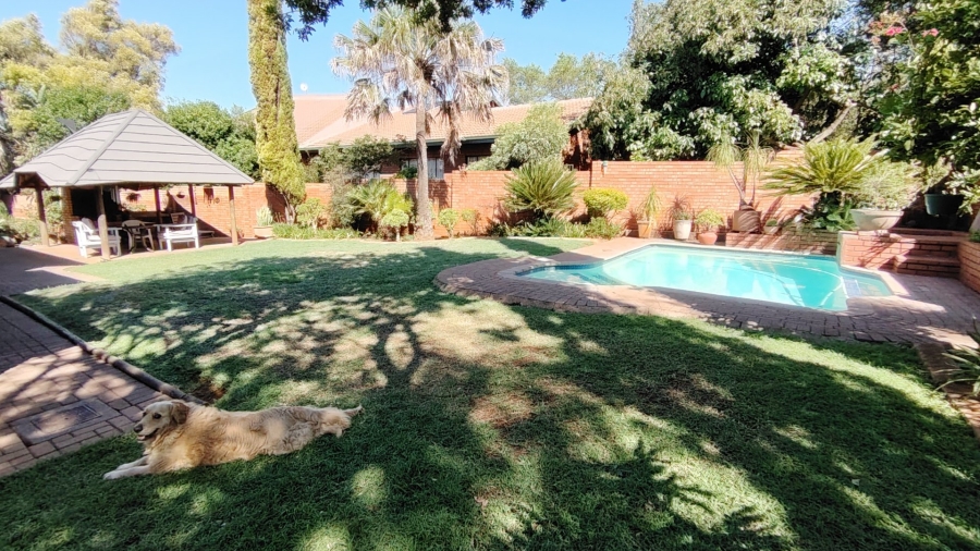 4 Bedroom Property for Sale in Zwartkop Gauteng