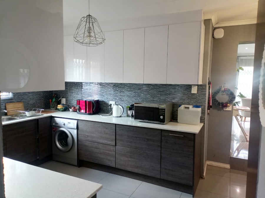 To Let 4 Bedroom Property for Rent in Riverside View Gauteng