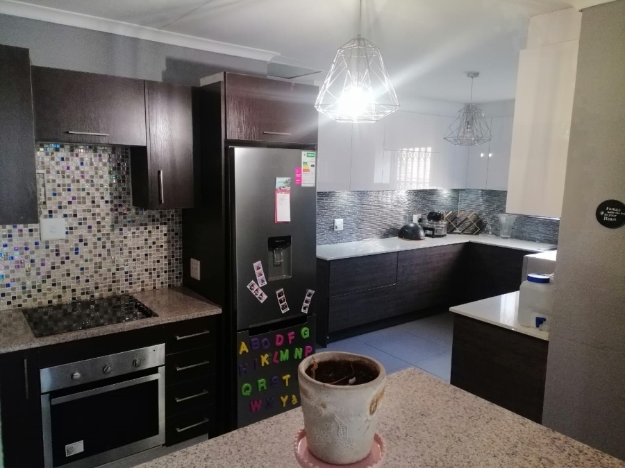 To Let 4 Bedroom Property for Rent in Riverside View Gauteng